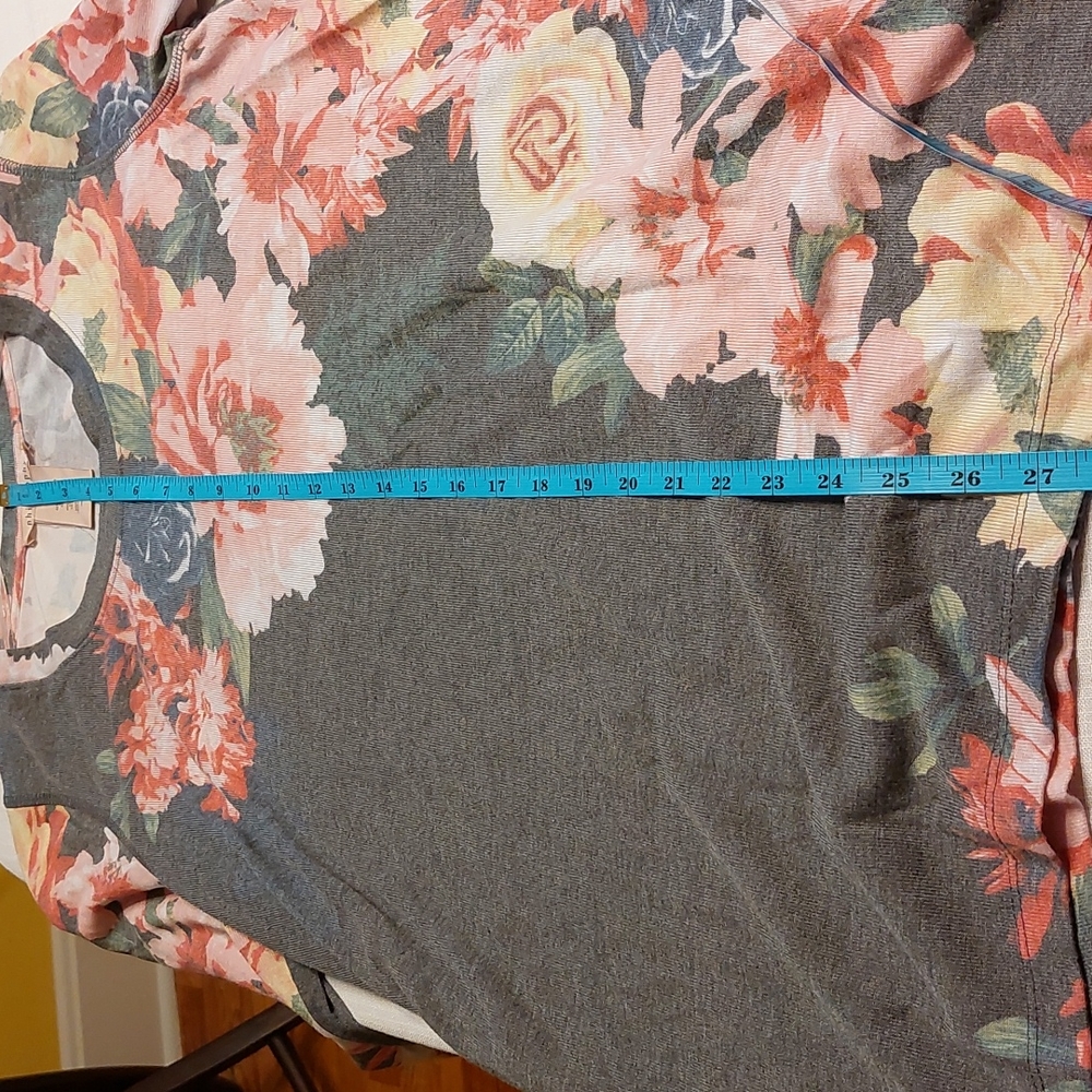 Philosophy Gray and Pink Floral Tunic Top L EUC - Picture 10 of 12